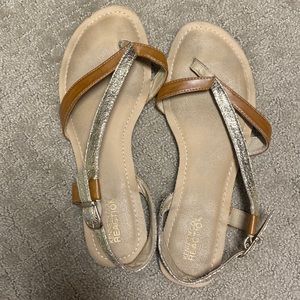 Kenneth Cole tan and gold flat sandal